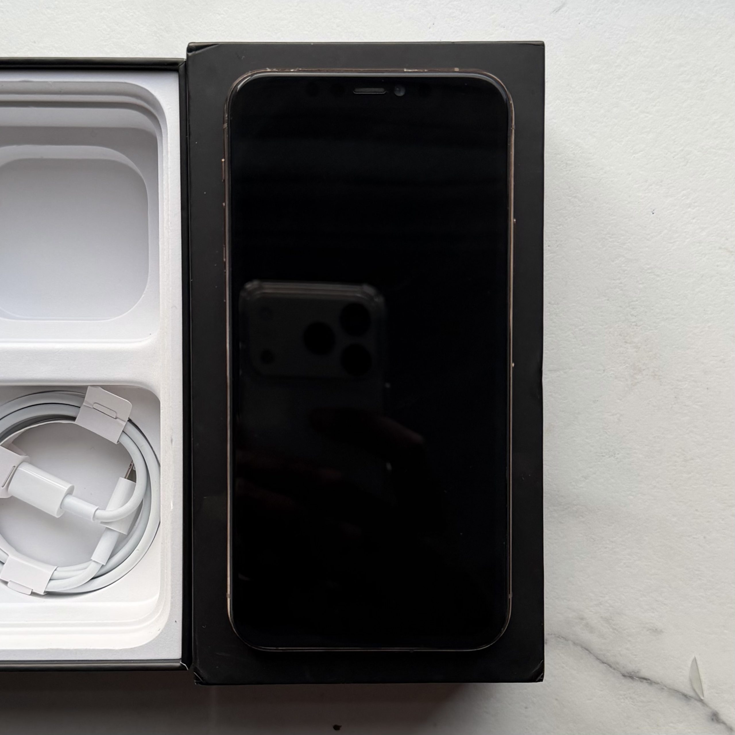 iPhone 11 Pro Max 64GB Unlocked (Good Condition) With Box & Charger - Image 3